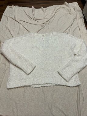 Free People Popcorn Pullover V-Neck Sweater Soft Slouchy Oversized Boucle Knit